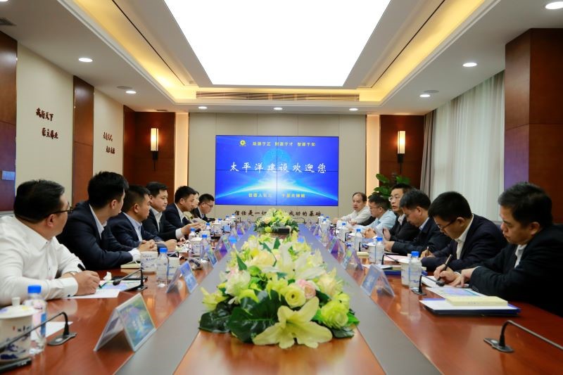 昊主席和防城港市市長會談的照片_20201127183403.jpg