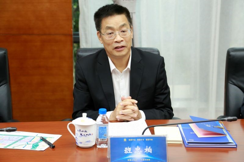昊主席和防城港市市長會談的照片_20201127183415.jpg