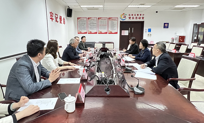12月7日 嚴(yán)介和理事長與海南省教育廳黨委書記、廳長曹獻(xiàn)坤會談 (3).jpg