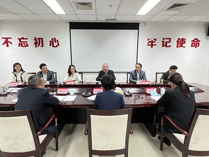 12月7日 嚴(yán)介和理事長與海南省教育廳黨委書記、廳長曹獻(xiàn)坤會談 (1).jpg