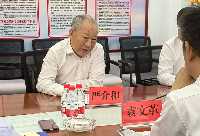 圖-院長(zhǎng)同袁文革會(huì)談01.jpg