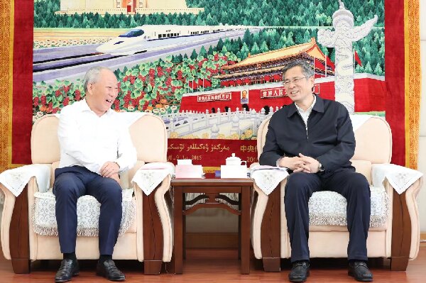 20230524嚴(yán)介和、嚴(yán)昊與新疆維吾爾自治區(qū)黨委副書記、烏魯木齊市委書記何忠友會(huì)談2_proc.jpg