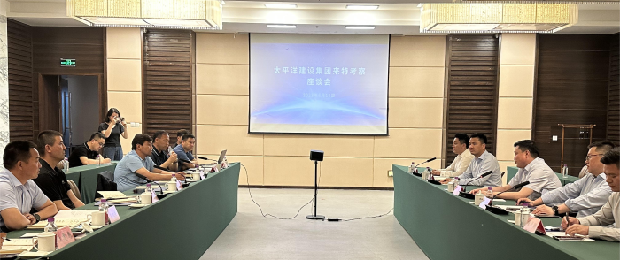 嚴(yán)昊主席同新疆伊犁哈薩克自治州特克斯縣委書(shū)記楊全國(guó)，縣長(zhǎng)阿里木斯·吾斯曼會(huì)談1.png