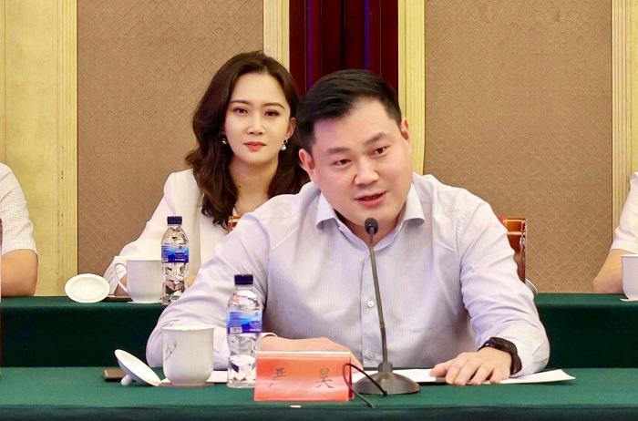 嚴(yán)昊出席太原市—上海市工業(yè)經(jīng)濟聯(lián)合會、經(jīng)濟團體聯(lián)合會考察團工作座談會2.jpg