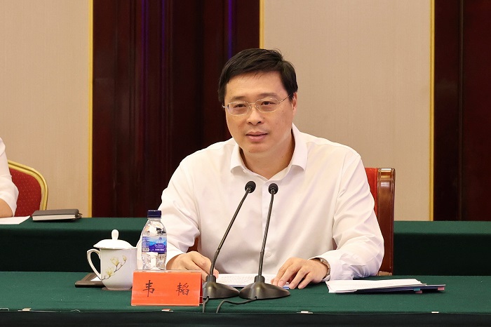 嚴(yán)昊出席太原市—上海市工業(yè)經(jīng)濟聯(lián)合會、經(jīng)濟團體聯(lián)合會考察團工作座談會4.jpg