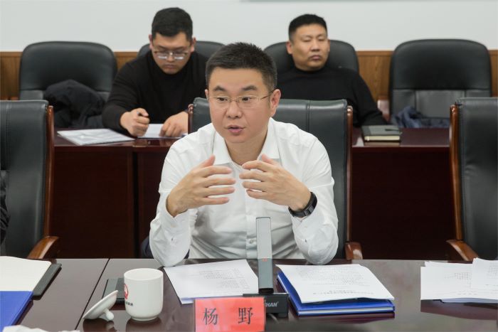 20231206嚴(yán)昊主席與遼寧省鞍山市委常委、海城市委書記陸薦援，市長(zhǎng)楊野會(huì)談2.jpg
