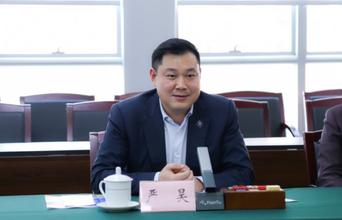 20240304嚴(yán)昊主席與廣西產(chǎn)業(yè)園區(qū)改革發(fā)展辦公室黨組書記、主任鄒展業(yè)會談2.jpg