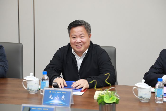 20240408嚴(yán)昊主席與江西省贛州市定南縣委書(shū)記龍小東會(huì)談3.jpg