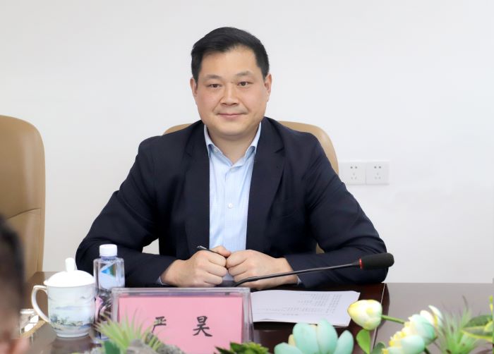 20250210嚴(yán)昊與廣東省雷州市委書記吳松江、市長閆嘉偉會(huì)談1.jpg