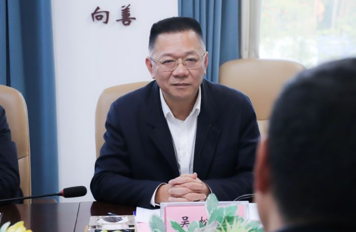 20250210嚴(yán)昊與廣東省雷州市委書記吳松江、市長閆嘉偉會(huì)談3.jpg