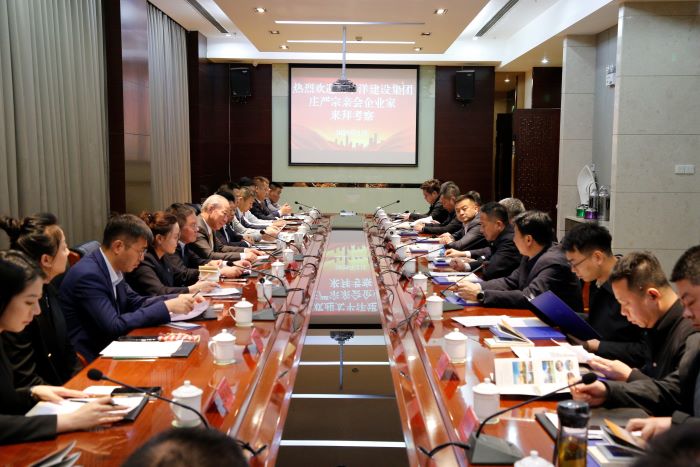 2月28日，與阿克蘇地區(qū)拜城縣委書記霍軍會談1.jpg