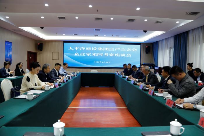 2月28日，與阿克蘇綠色實(shí)業(yè)開發(fā)集團(tuán)、投資建設(shè)集團(tuán)領(lǐng)導(dǎo)1.jpg